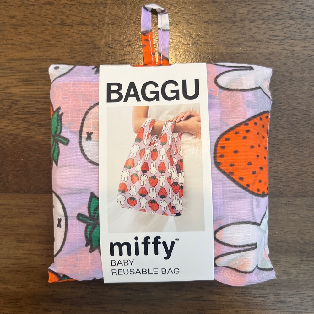 BAGGU x Miffy Baby Reusable Bag in Miffy Strawberry - UO Exclusive 🍓